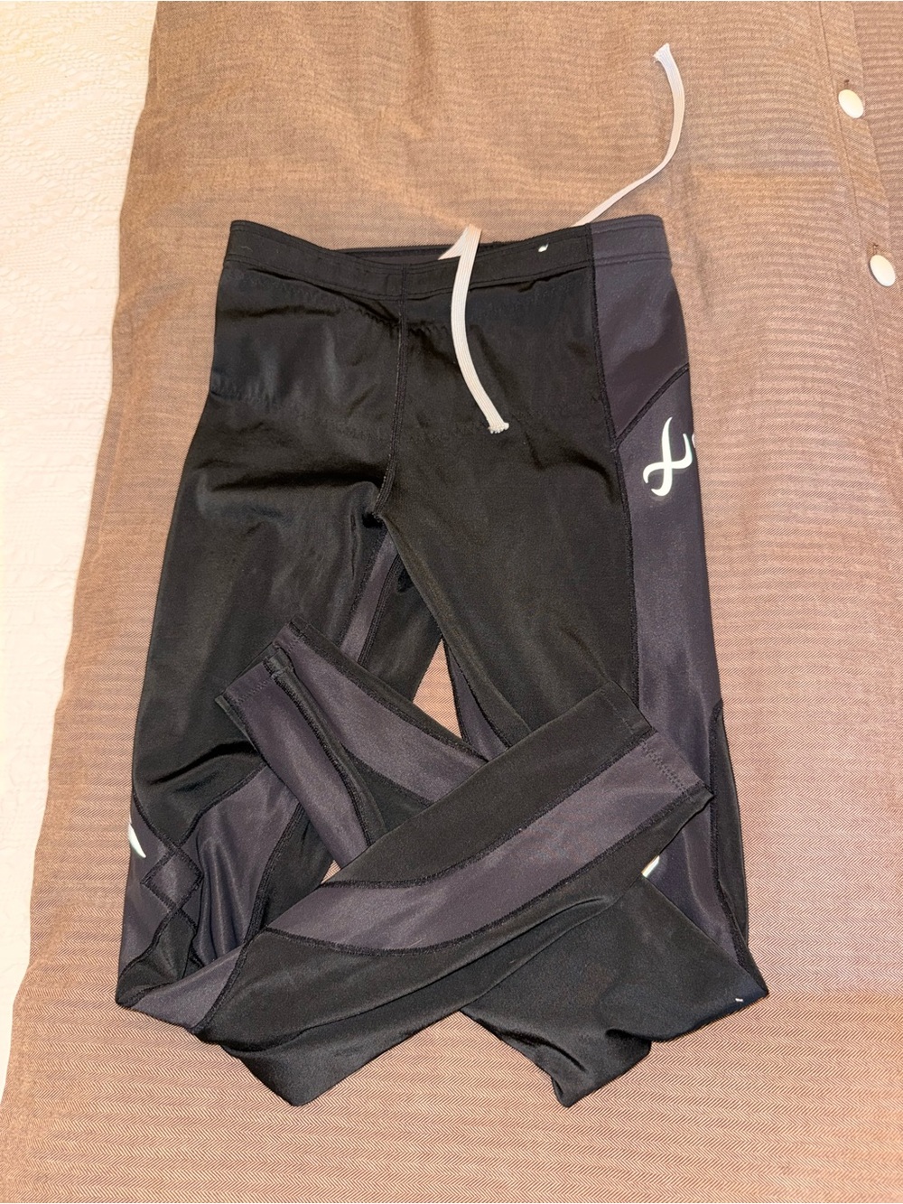 Endurance generator insulator joint and muscle support compression tight